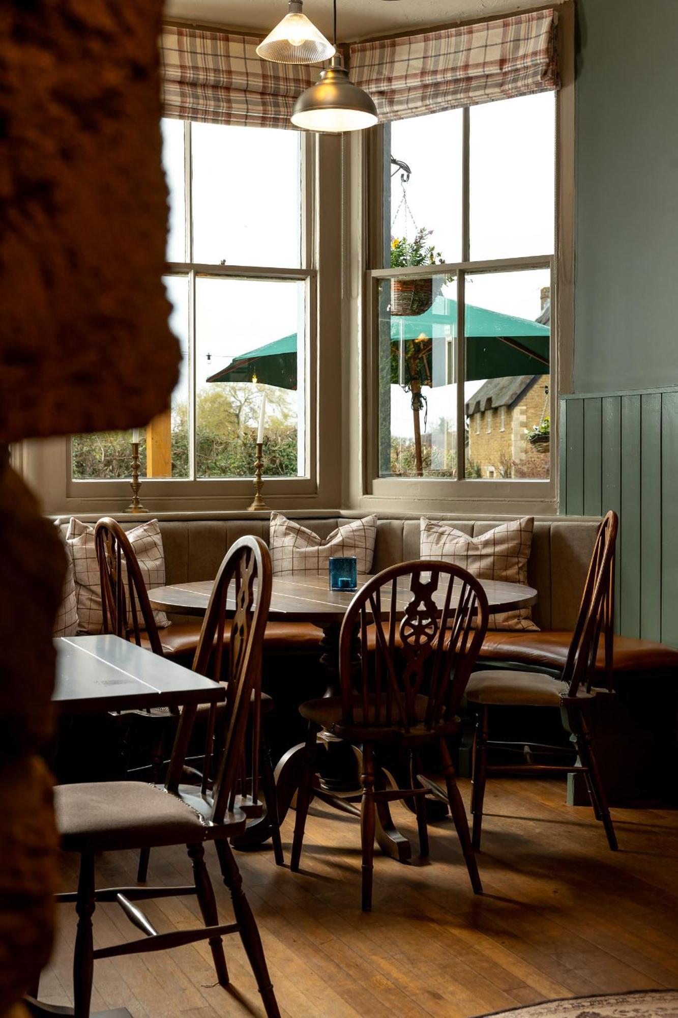 The Olde Coach House Inn Ashby Saint Ledgers Esterno foto