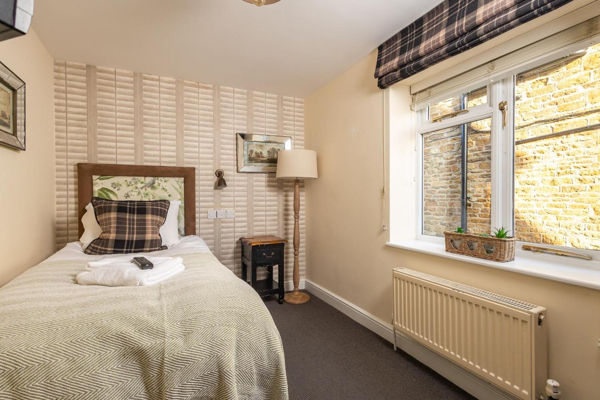 The Olde Coach House Inn Ashby Saint Ledgers Esterno foto