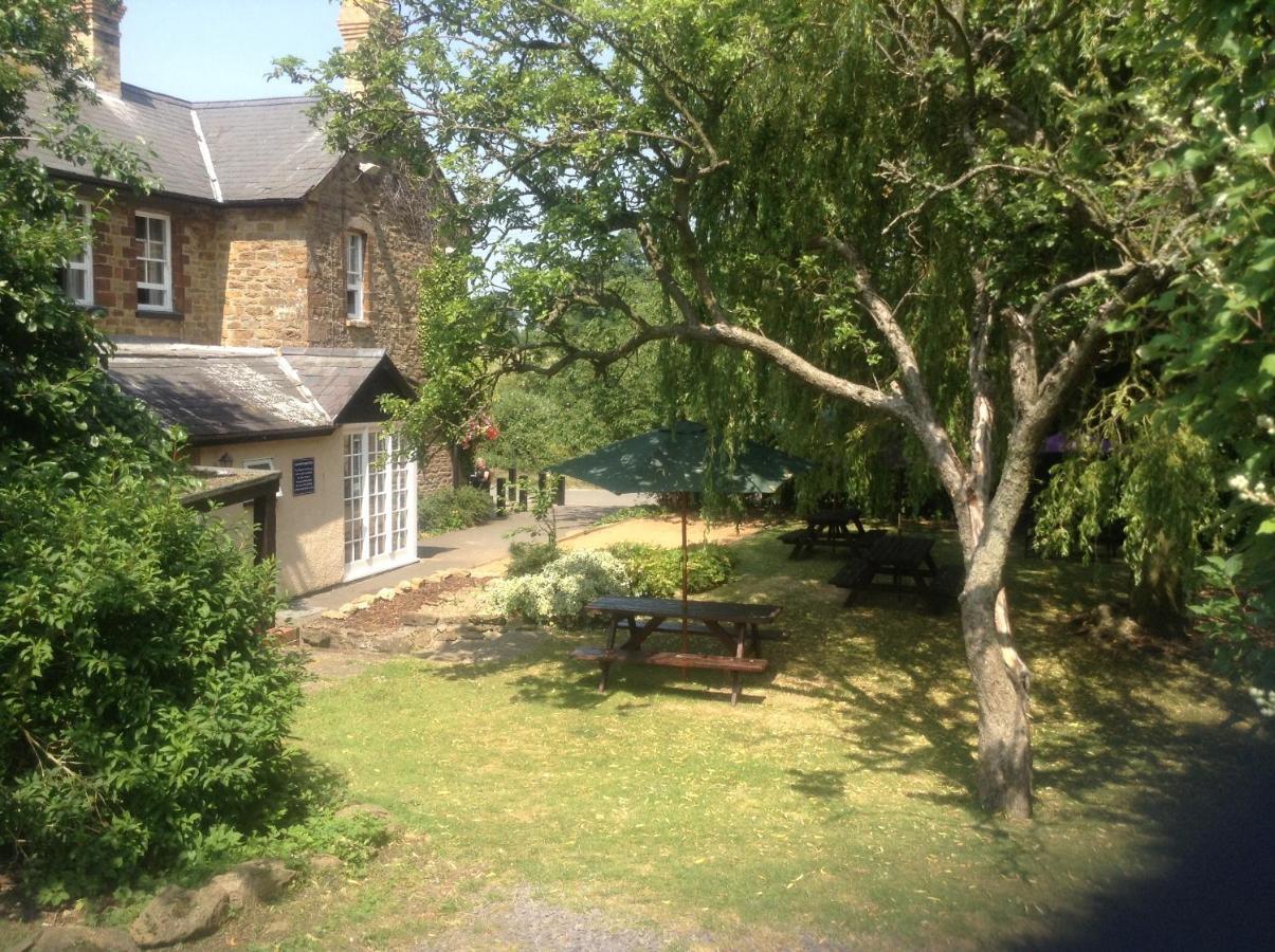 The Olde Coach House Inn Ashby Saint Ledgers Esterno foto