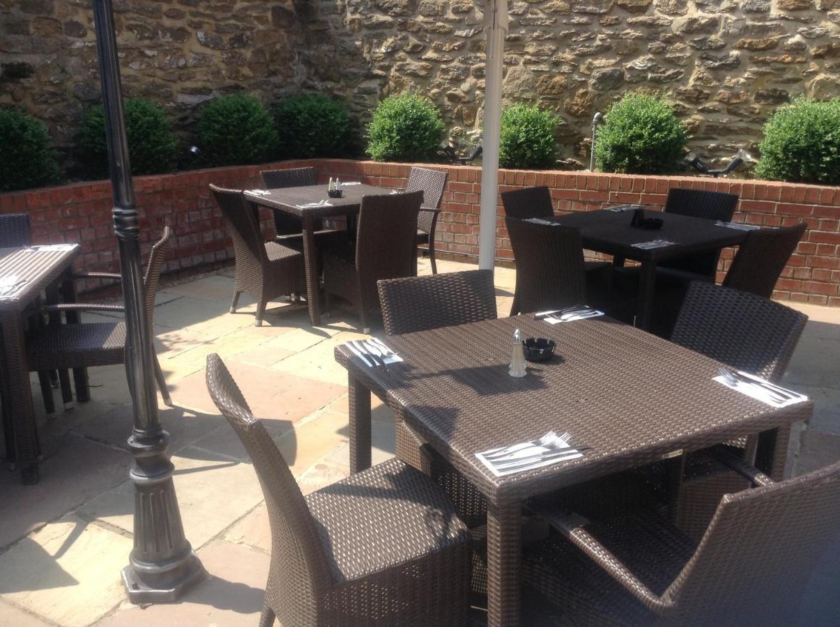 The Olde Coach House Inn Ashby Saint Ledgers Esterno foto